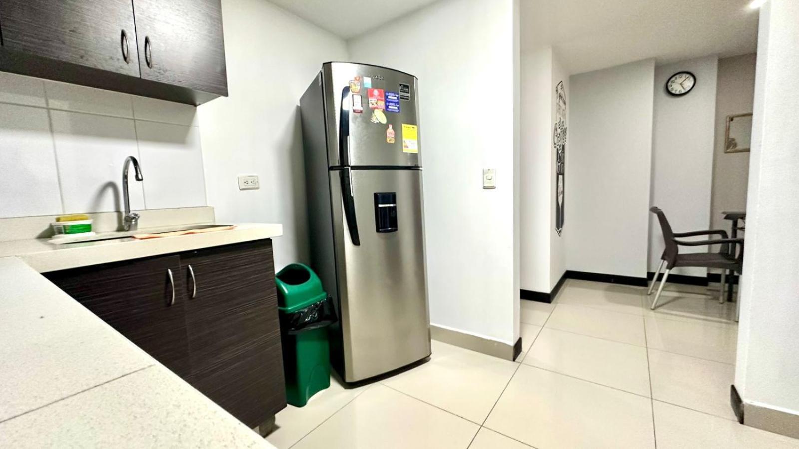 Apto Moderno En Laureles Medellín Exterior foto
